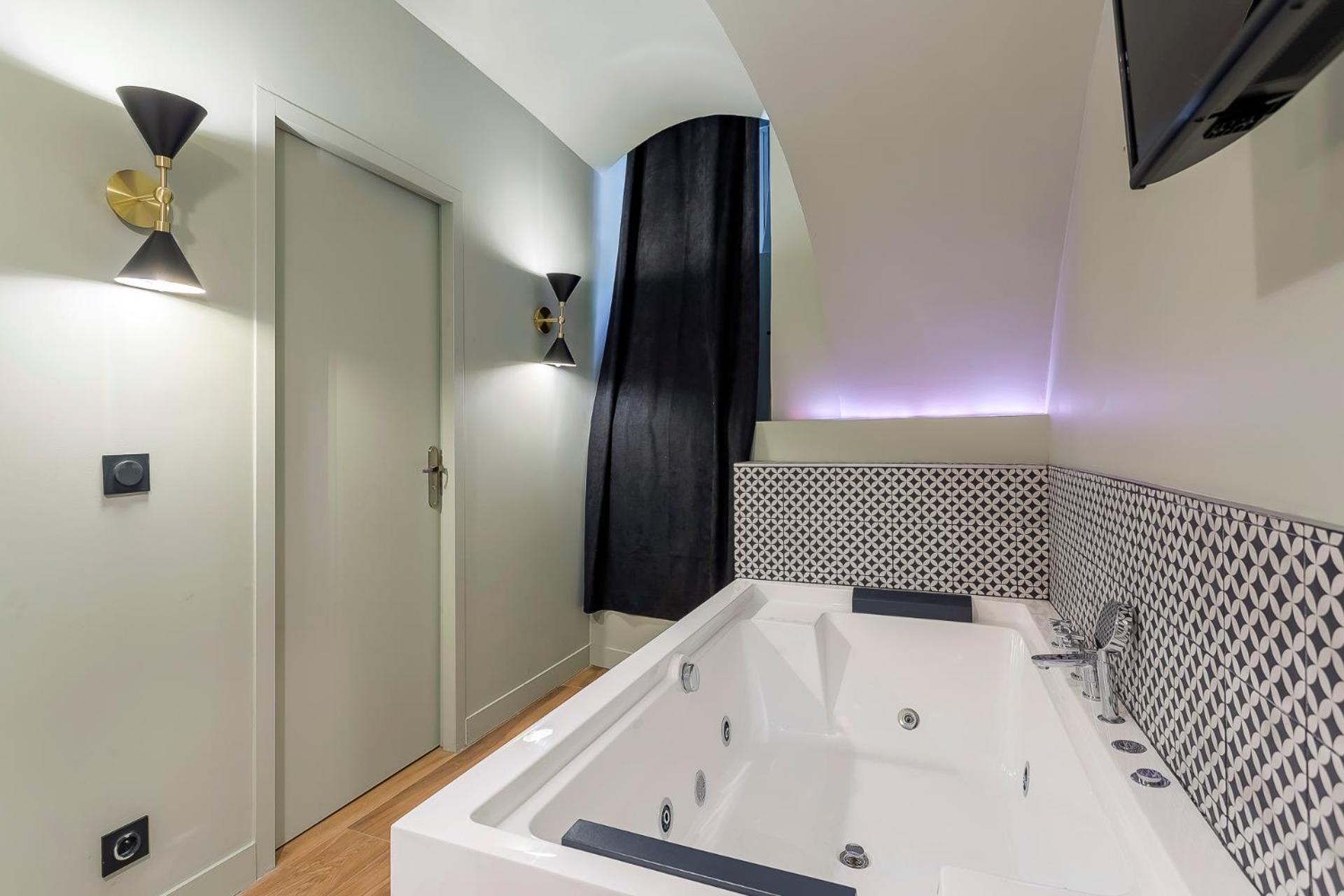 Suite Romantique Balneo Centre Lyon Luaran gambar